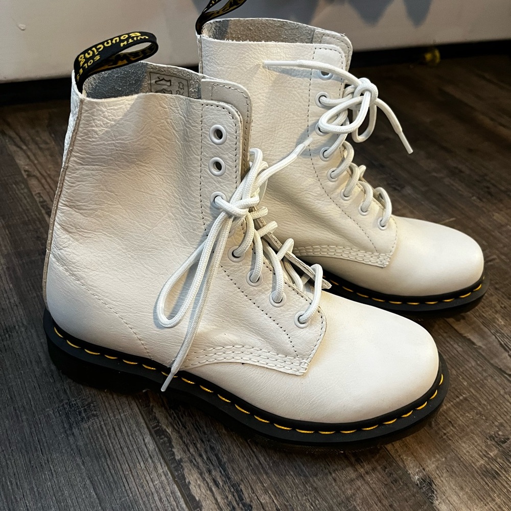White leather Dr. Martens boots 1460 Pascal size 7